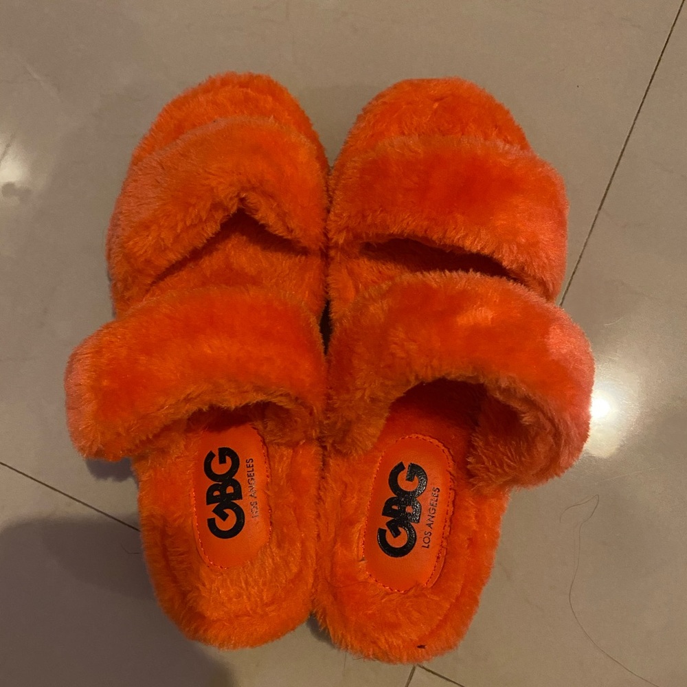 GBG SHOES SIZE 7